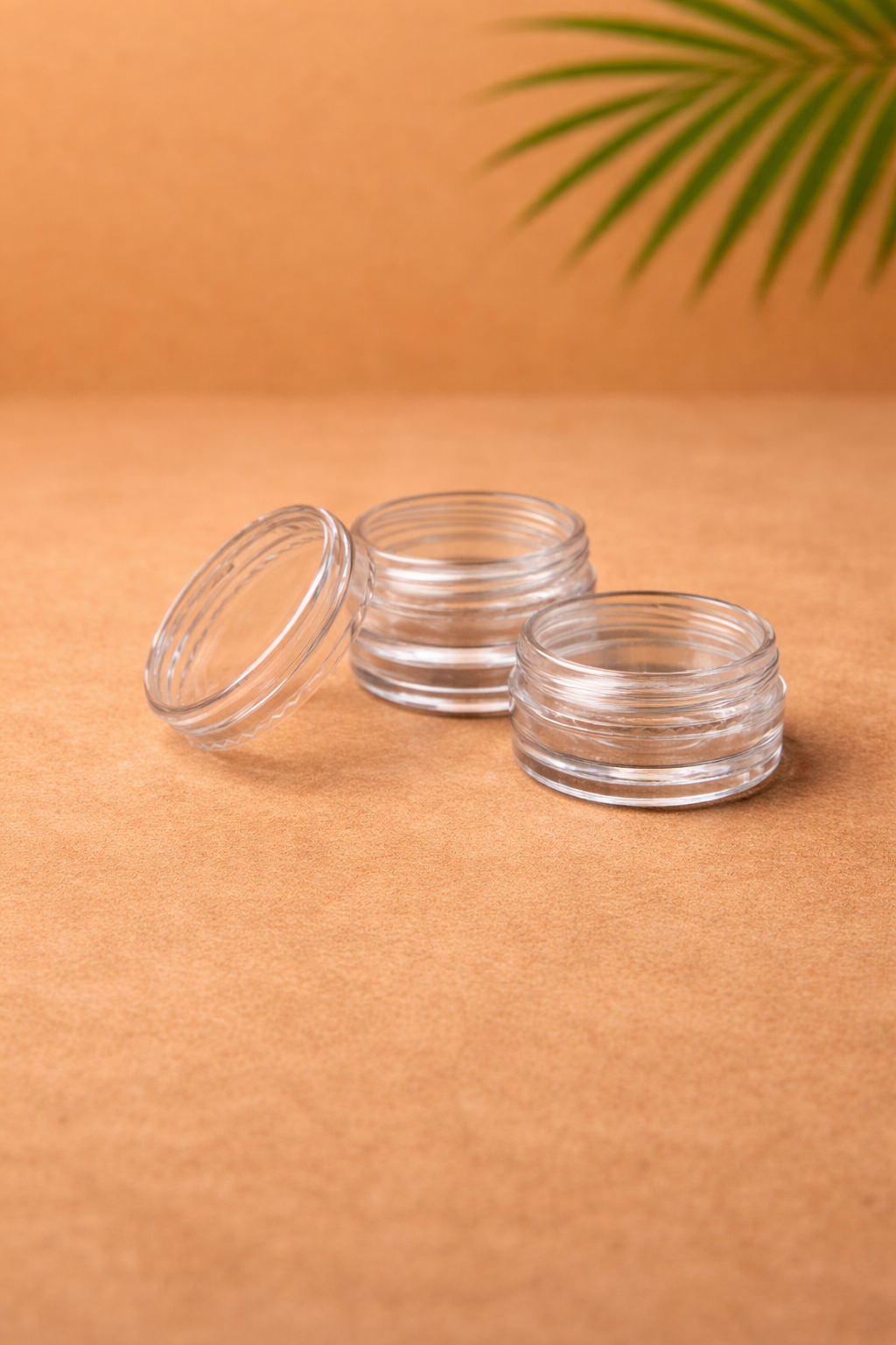 Läbipaistev plasttoos ca 2ml
